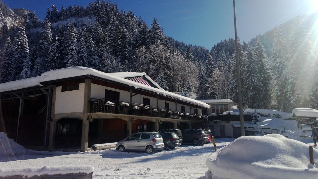 Hotel Le Pinete Piazzatorre Exteriör bild